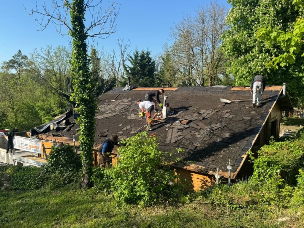 Nettoyage et demoussage de toiture a Hyeres